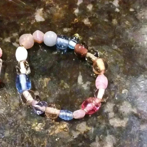 A set of four elastic beaded bracelets..perfect for anyone..size S in Adults - Picture 4 of 5